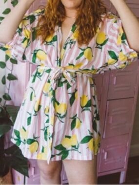 8 Oak Lane Lemon Printed Short Sleeve Lounge Kim Euro summer Poolside Size Med